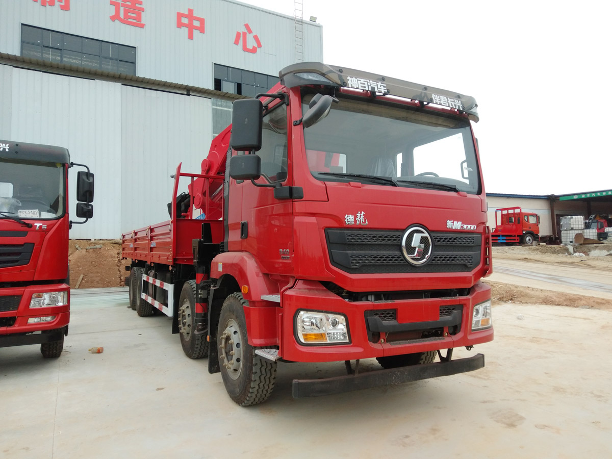 陕汽德龙新M3000牵引头上装长兴40吨折臂式吊机