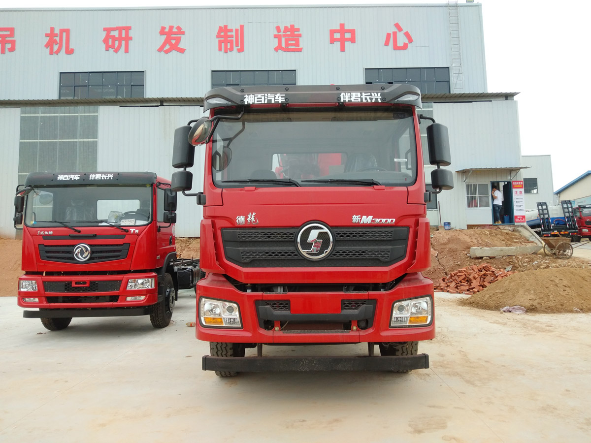 陕汽德龙新M3000牵引头上装长兴40吨折臂式吊机