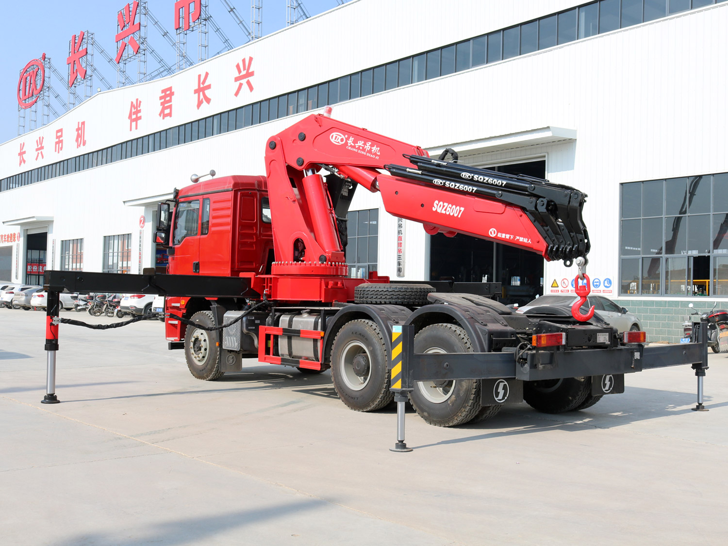 陕汽德龙新M3000牵引头上装长兴30吨折臂式吊机