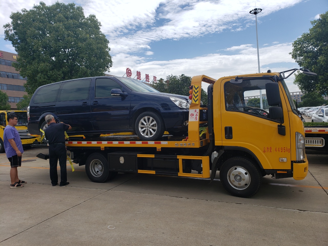 国六庆铃五十铃宽体驾驶室蓝牌一拖二清障车